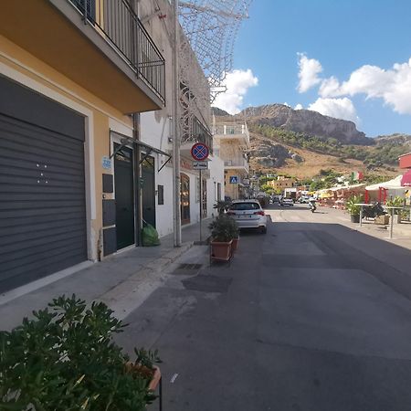 B&B Una Terrazza Sul Golfo Di Sferracavallo Bagian luar foto