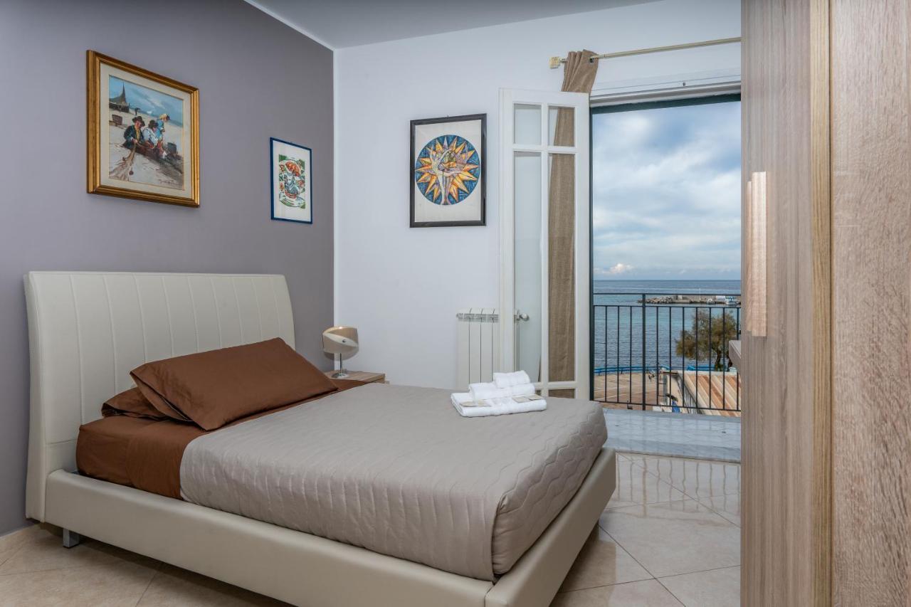 B&B Una Terrazza Sul Golfo Di Sferracavallo Bagian luar foto