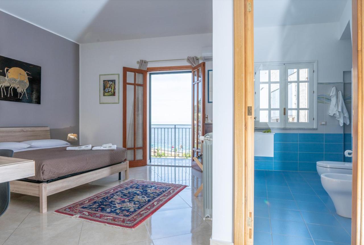 B&B Una Terrazza Sul Golfo Di Sferracavallo Bagian luar foto