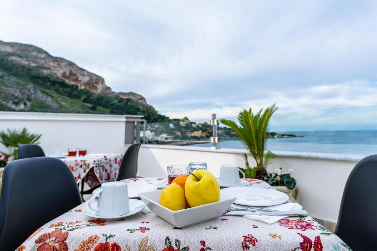 B&B Una Terrazza Sul Golfo Di Sferracavallo Bagian luar foto