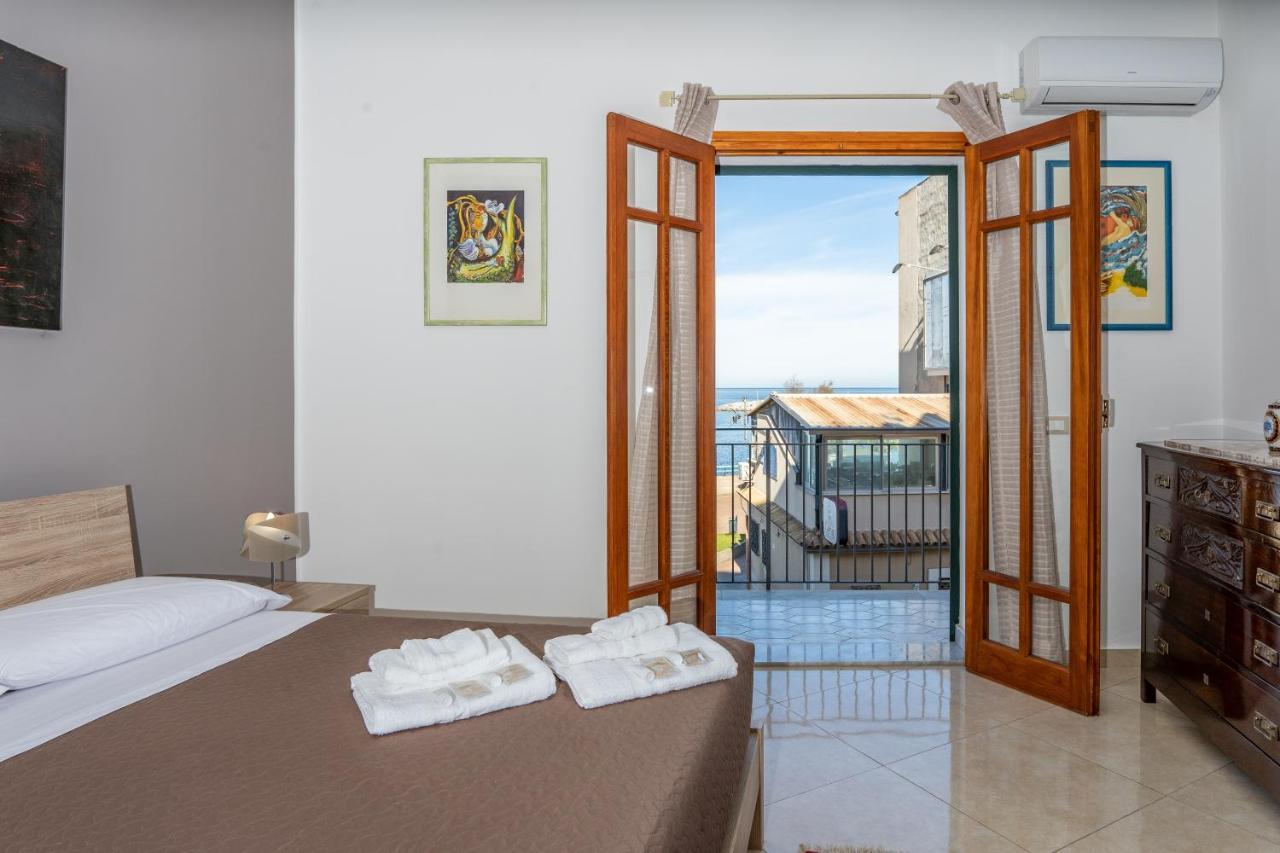 B&B Una Terrazza Sul Golfo Di Sferracavallo Bagian luar foto