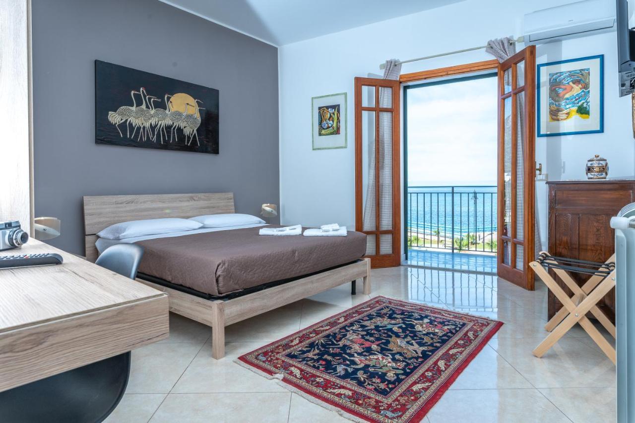 B&B Una Terrazza Sul Golfo Di Sferracavallo Bagian luar foto