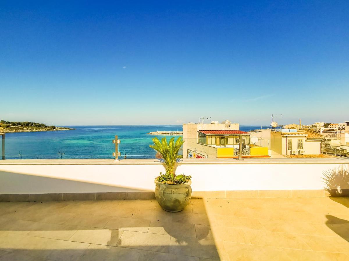 B&B Una Terrazza Sul Golfo Di Sferracavallo Bagian luar foto