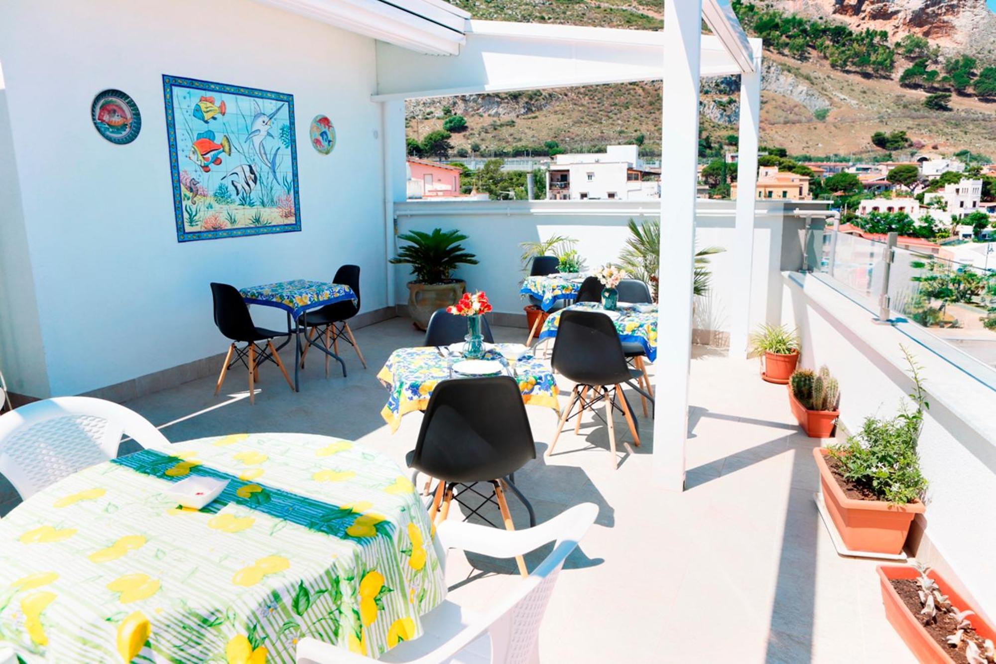 B&B Una Terrazza Sul Golfo Di Sferracavallo Bagian luar foto